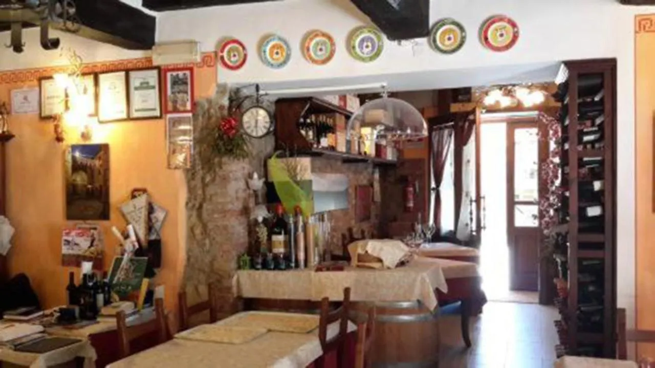 B&B Il Glicine Montefollonico 0*,  Italy